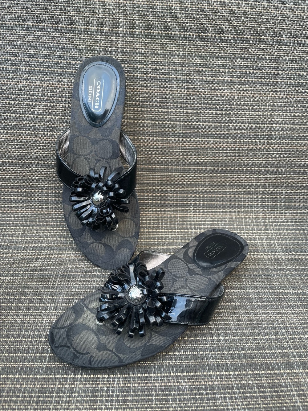 Coach Black Floral-Accent “Skye”ladies size 6 Slide Sandals